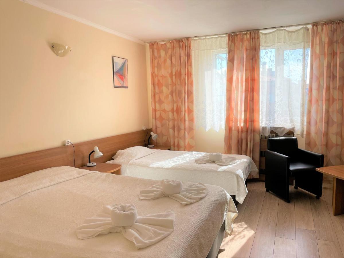 Family Hotel Central Burgasz Kültér fotó