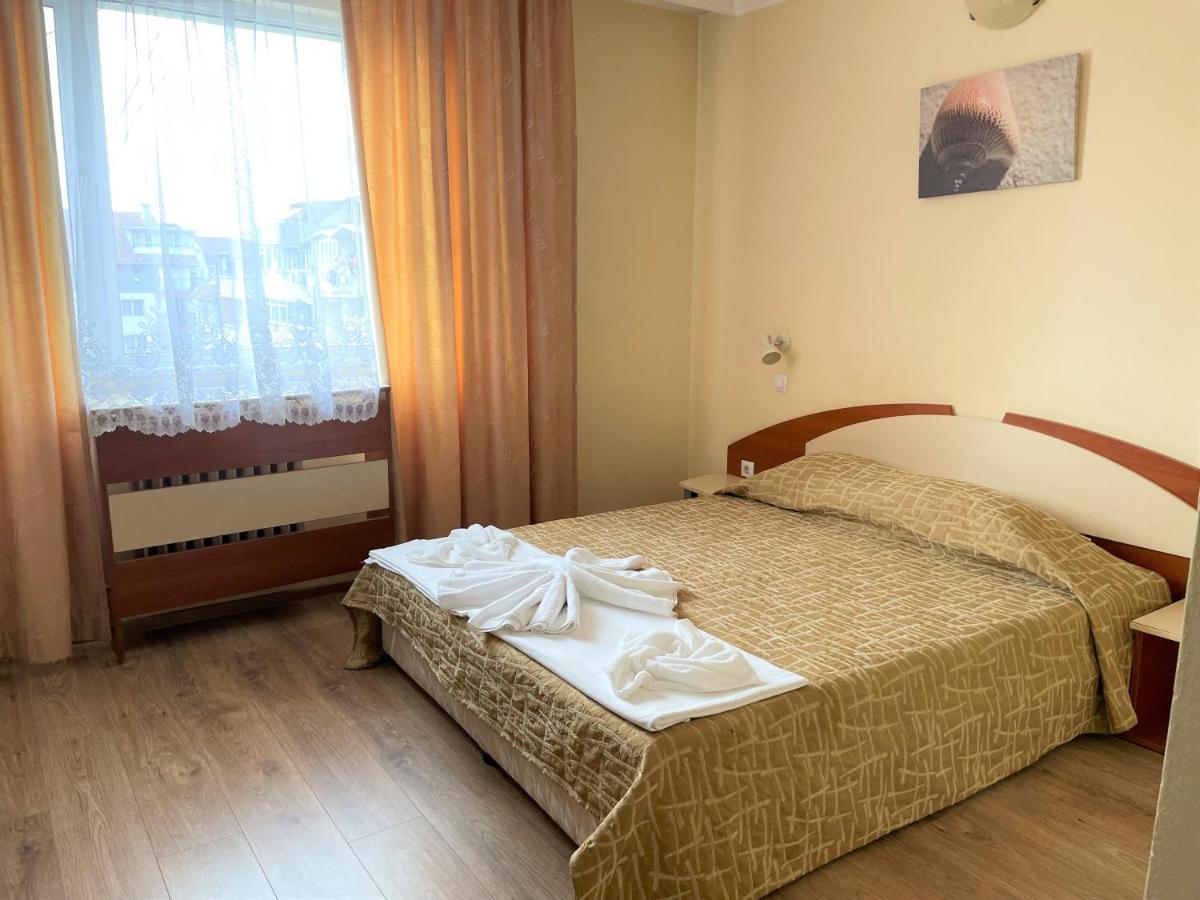 Family Hotel Central Burgasz Kültér fotó