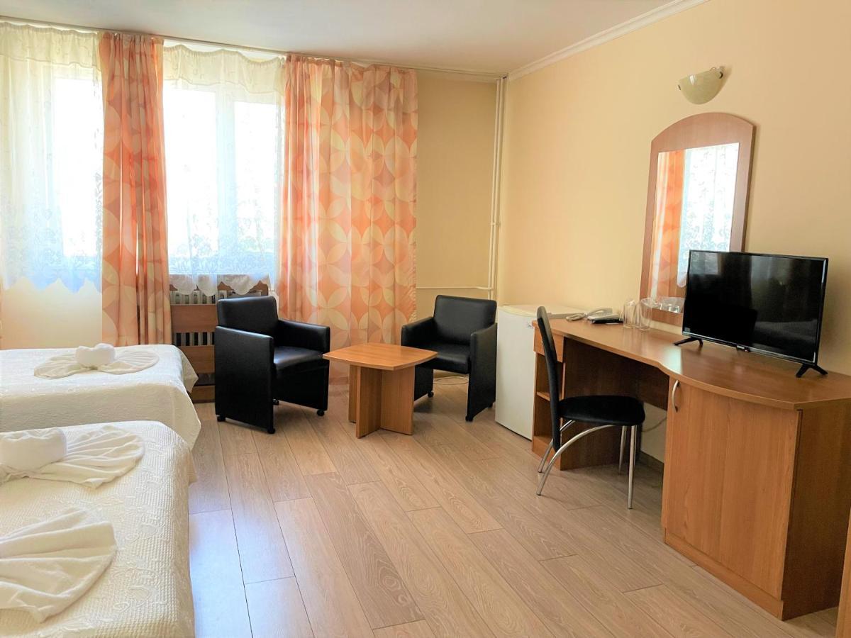 Family Hotel Central Burgasz Kültér fotó