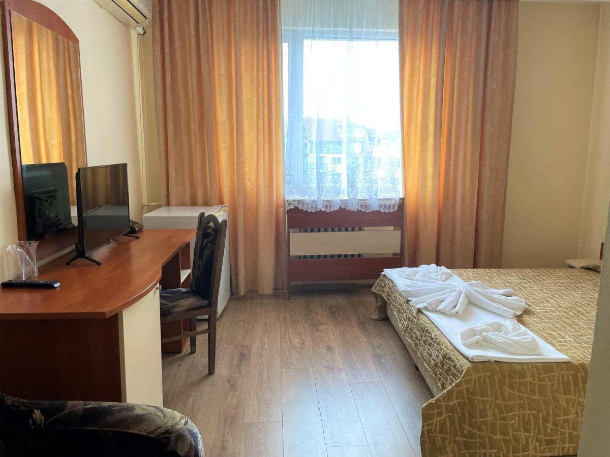 Family Hotel Central Burgasz Kültér fotó