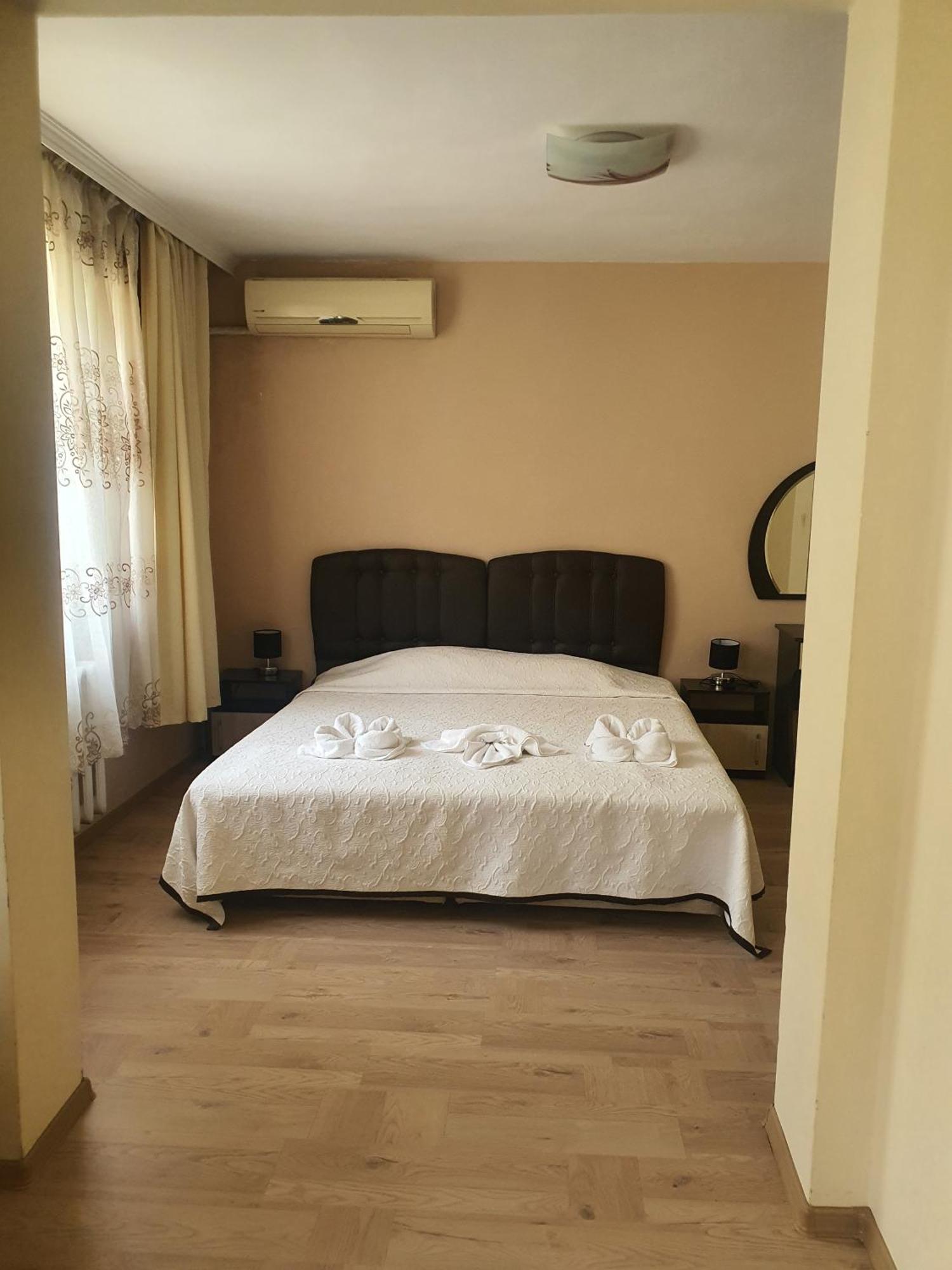 Family Hotel Central Burgasz Kültér fotó