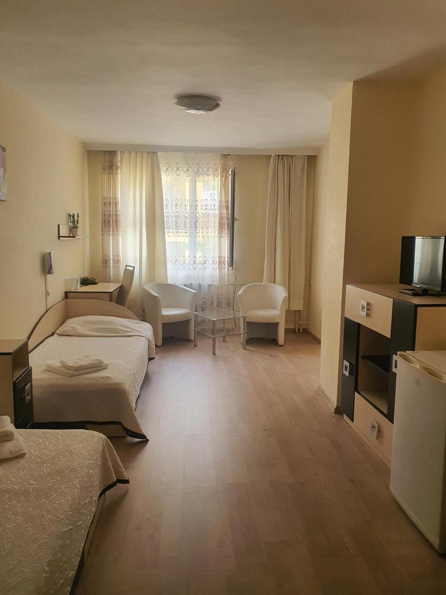 Family Hotel Central Burgasz Kültér fotó